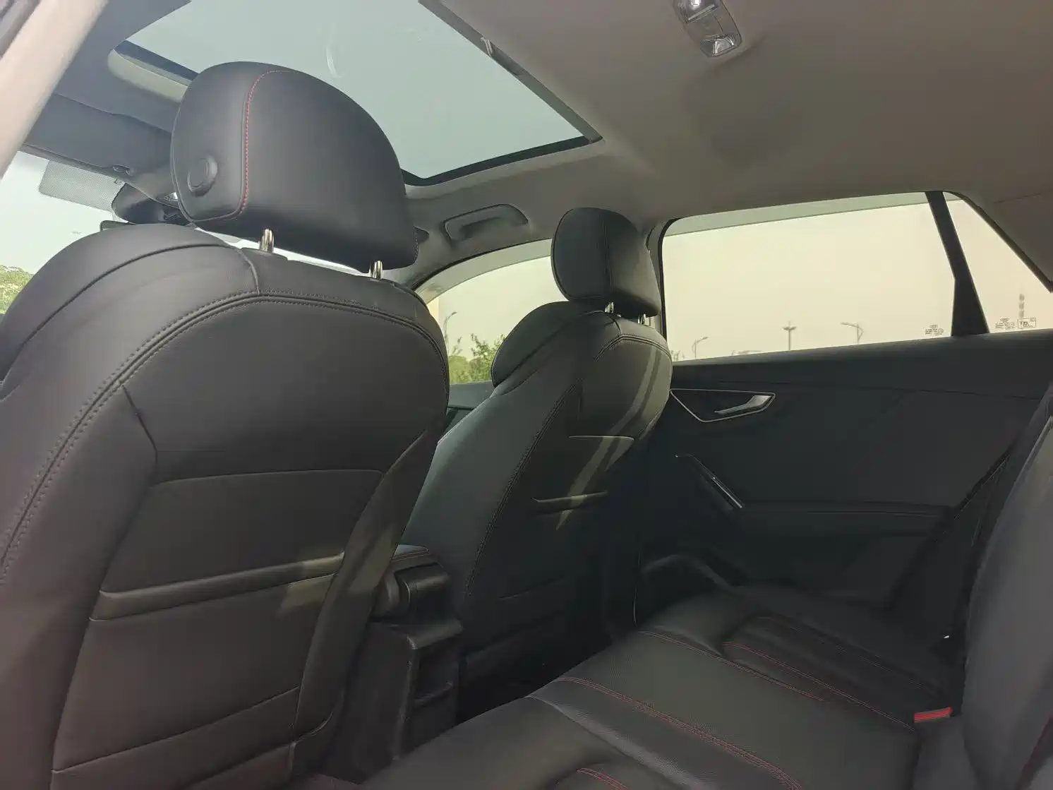 Photo 9 - Audi Q2L