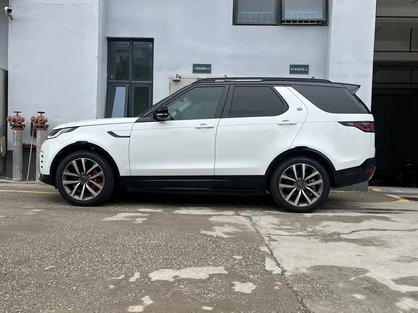 Land Rover Discovery 2024 360PS Dynamic SE фото 13