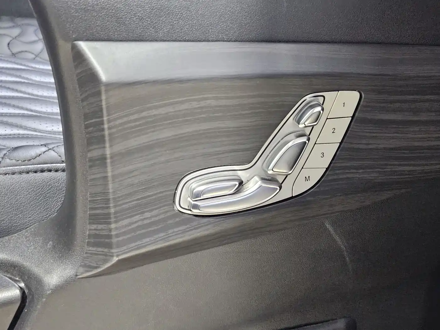 Mercedes-Benz V-Class 2018 V 260 L Premium Long Version China V фото 24