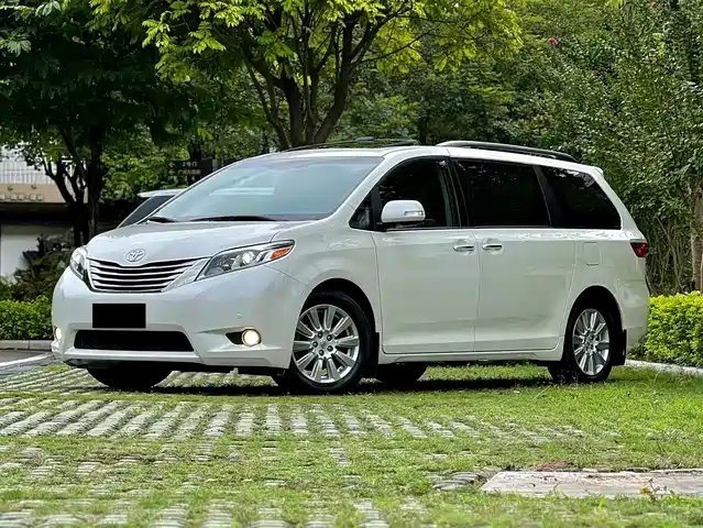 TOYOTA SIENNA