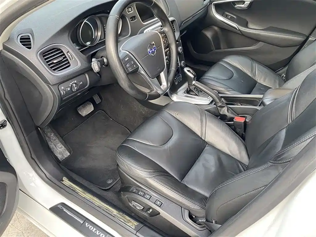 Volvo V40 2013 2014 2.0T Zhiya Edition