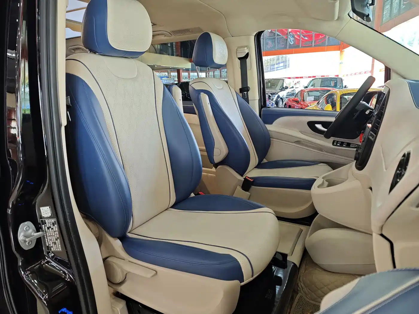 Mercedes-Benz Vito 2021 2.0T Elite 7-Seater фото 14