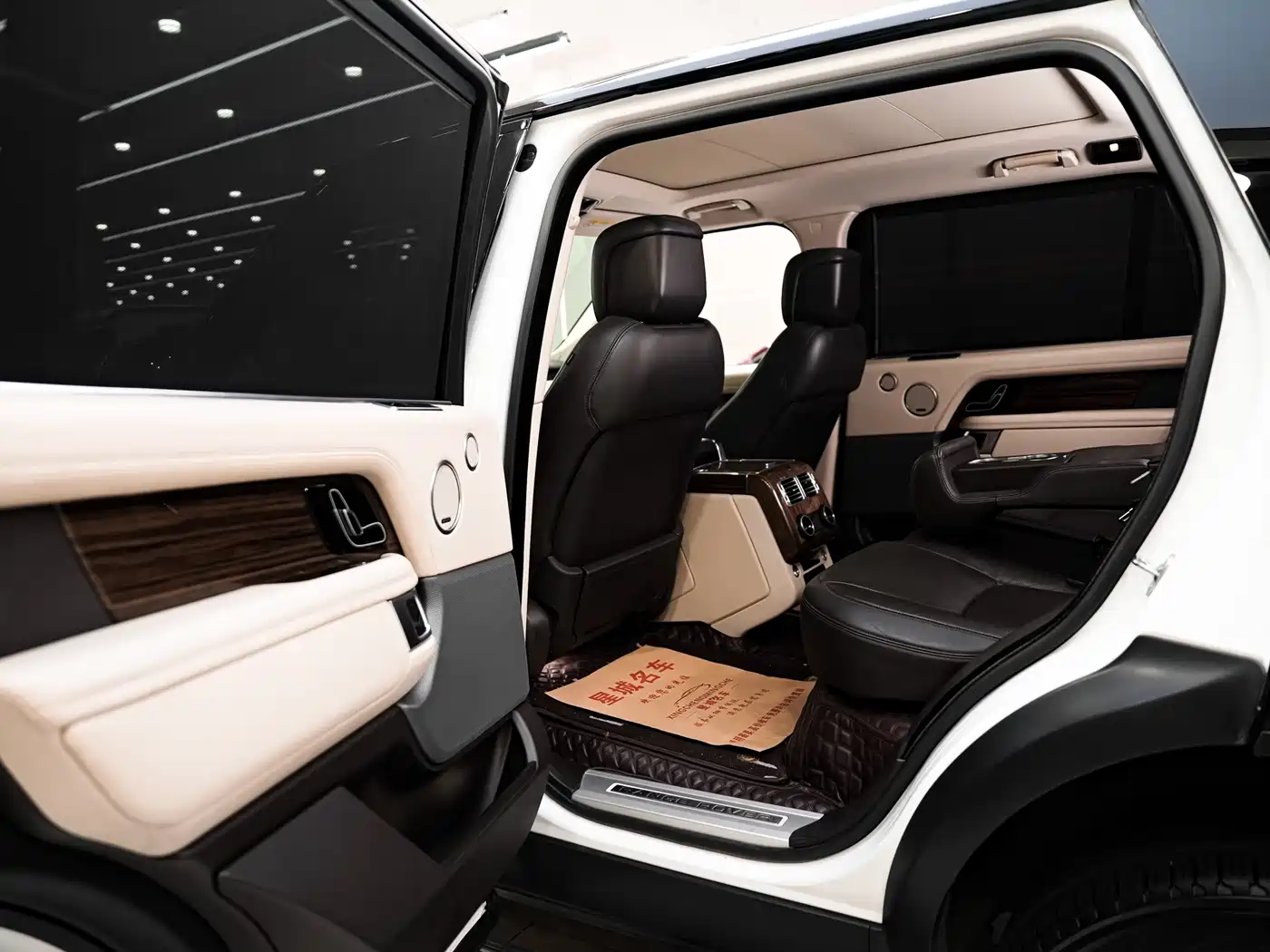 Land Rover Range Rover 2018 3.0 SC V6 Vogue Heritage Extended Edition фото 13