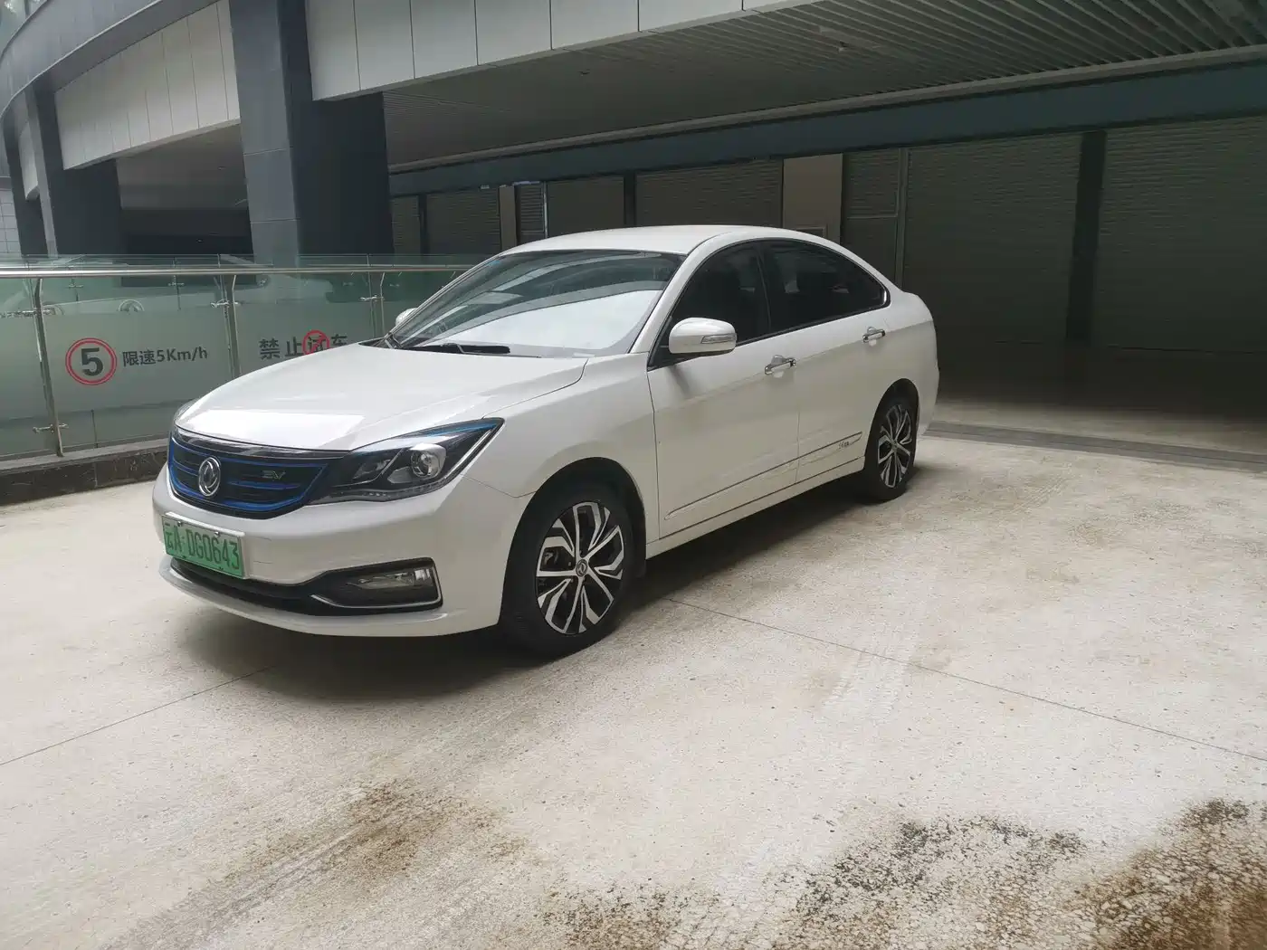 DONGFENG E70
