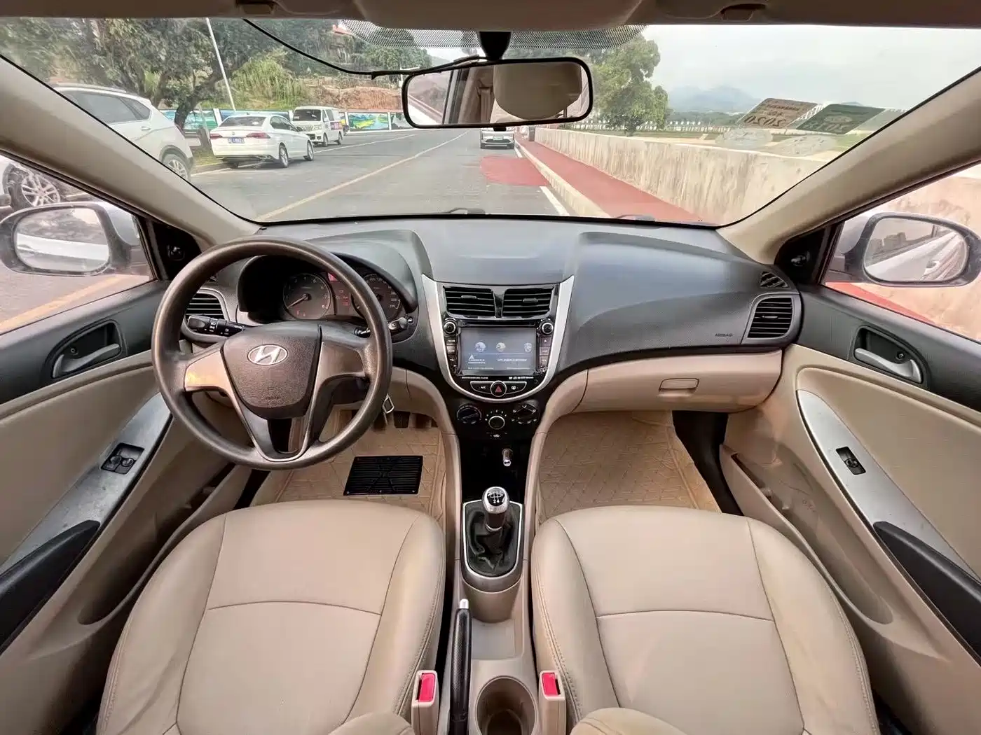 Hyundai Verna 2014 1.4L Manual Fashion GS фото 9