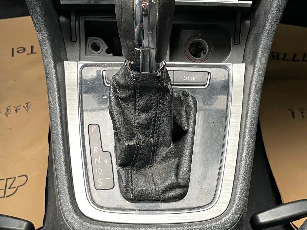 Volkswagen Lavida 2013 1.6L Automatic Comfort Edition фото 12
