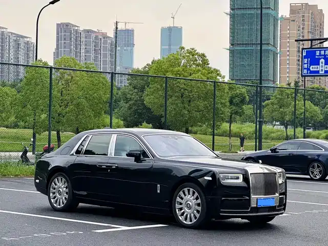 Rolls-Royce Phantom 2018 6.7T Standard Wheelbase Version