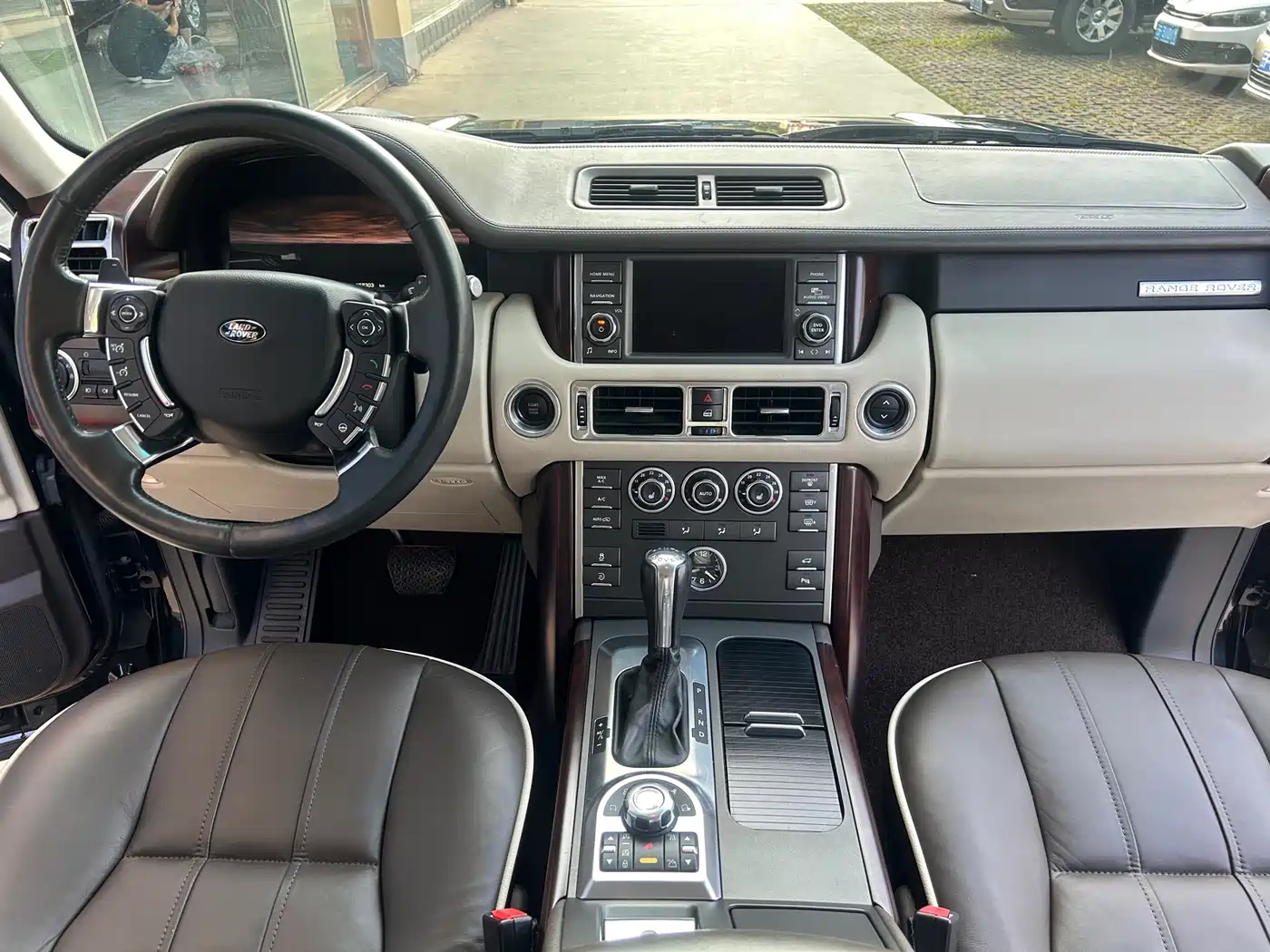 Land Rover Range Rover 2012 5.0 NA V8 фото 16