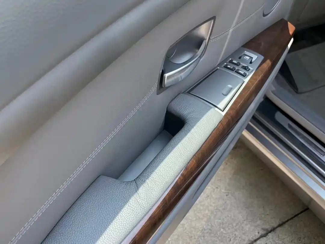 BMW 7 Series 2005 Model 730Li фото 10