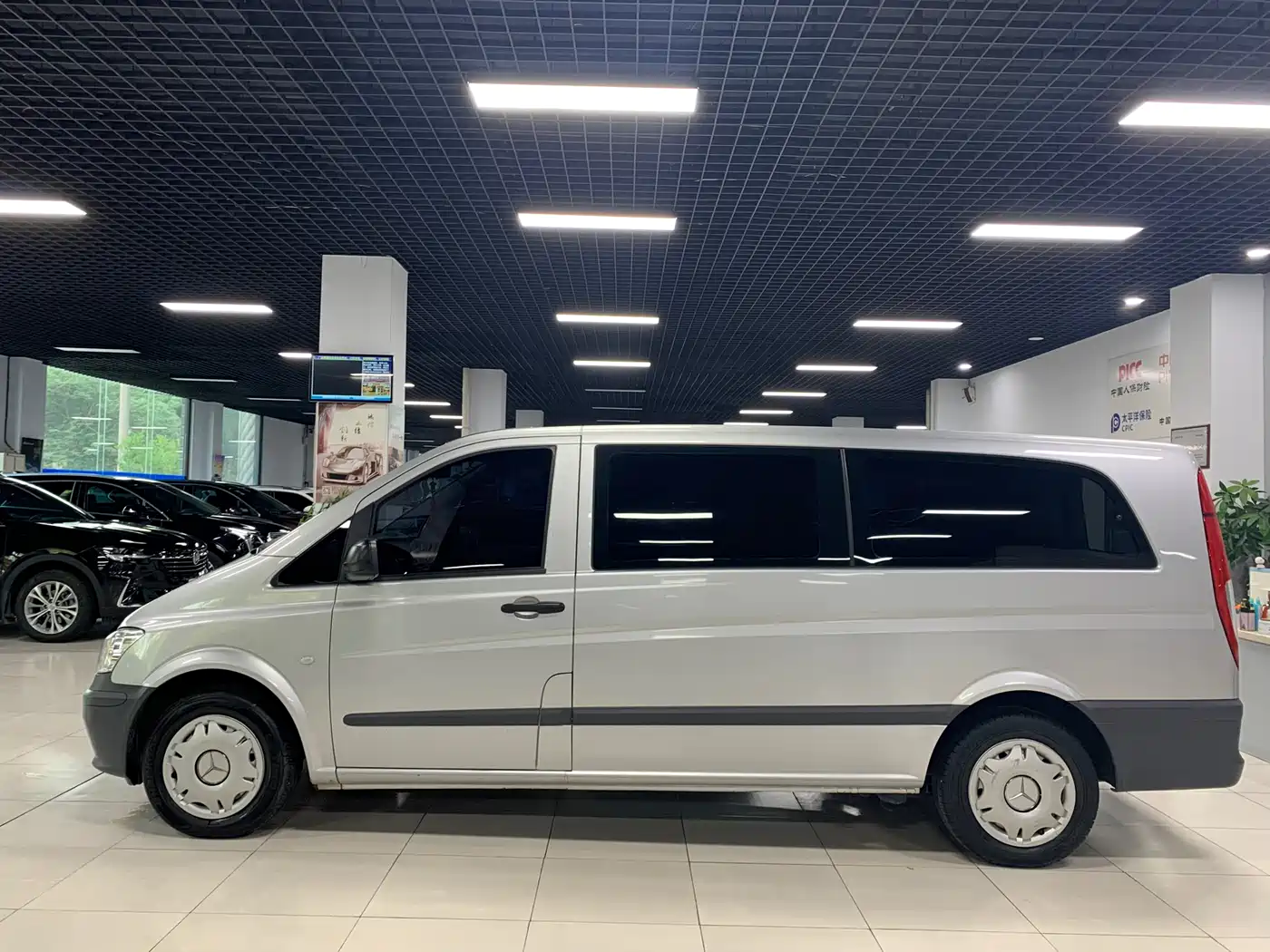 Mercedes-Benz Vito 2011 2.5L Elite Edition фото 3
