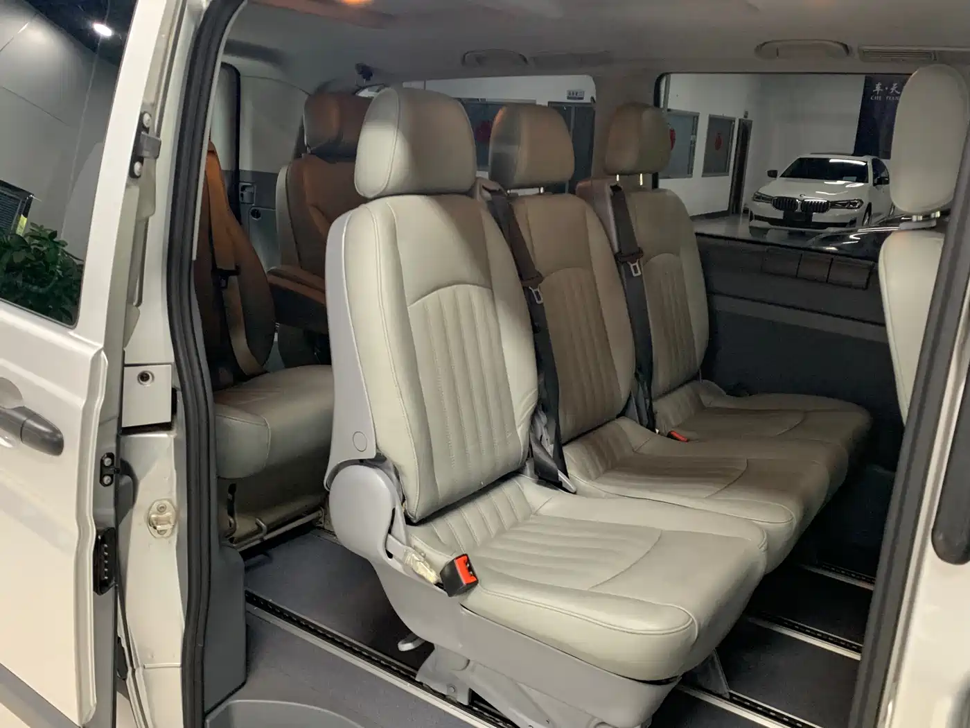 Mercedes-Benz Vito 2011 2.5L Elite Edition фото 10