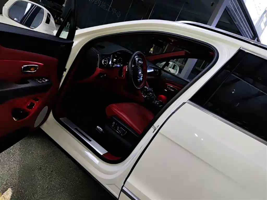 Bentley Bentayga 2022 4.0T V8 фото 8