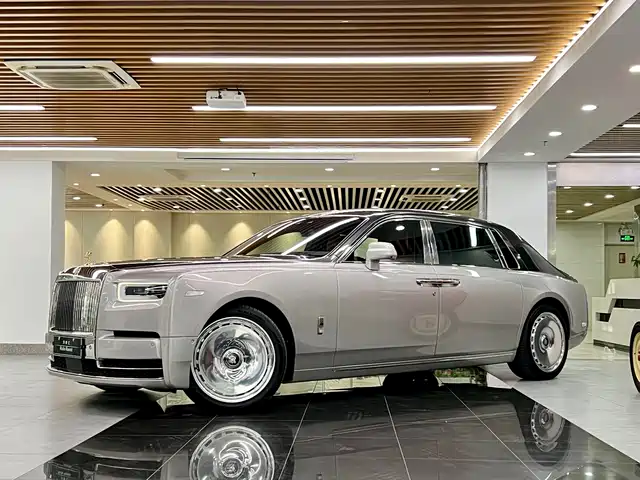 ROLLS-ROYCE PHANTOM