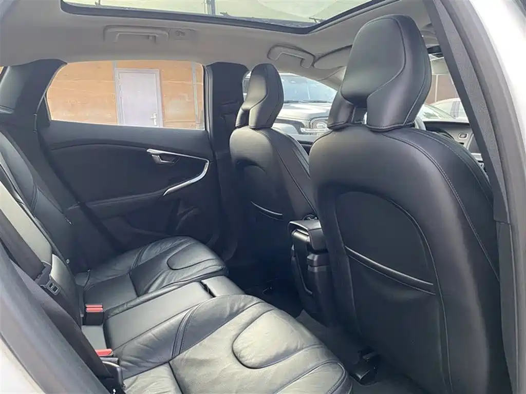 Volvo V40 2013 2014 2.0T Zhiya Edition