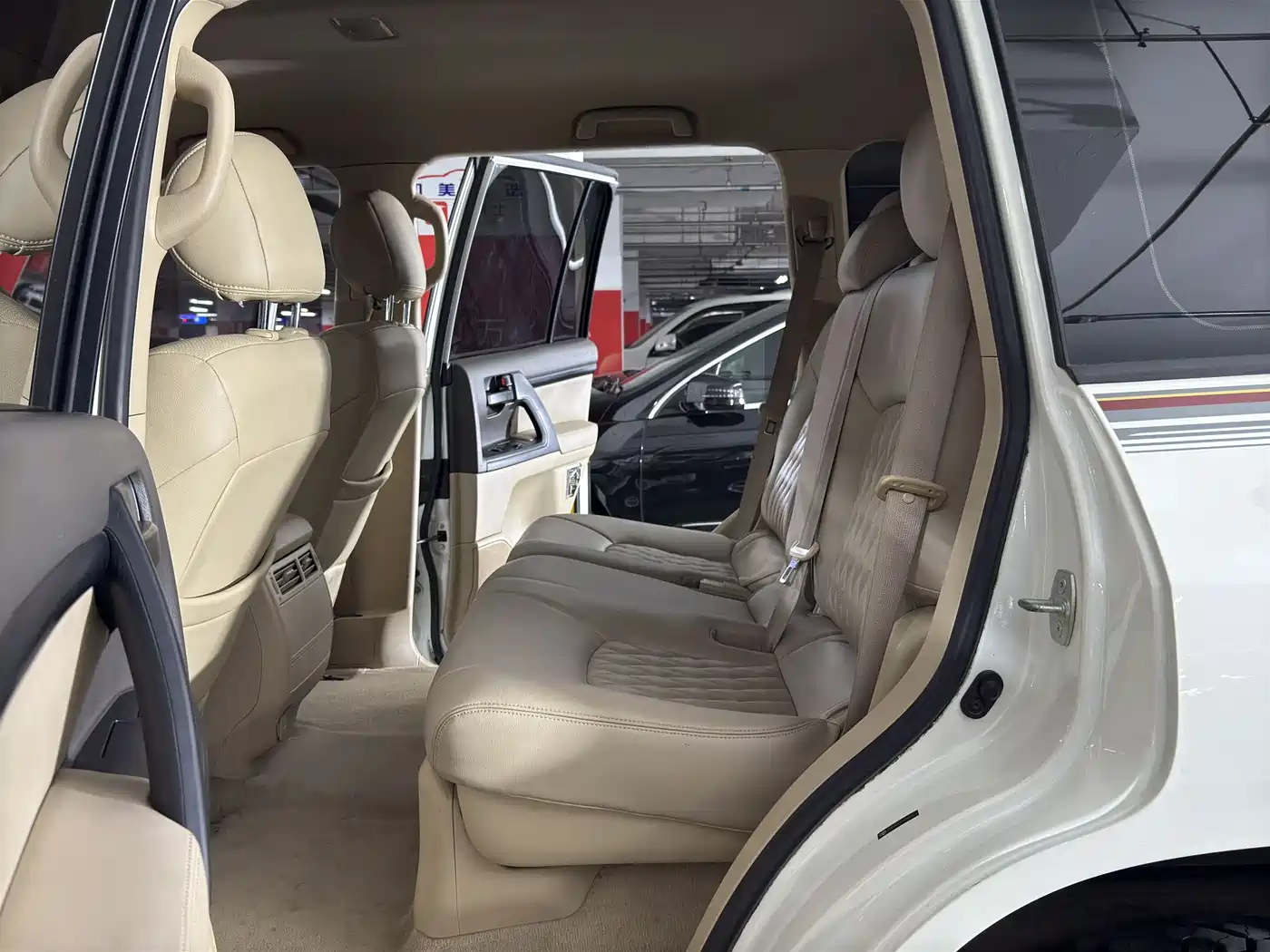 Toyota Land Cruiser (Import) 2015 4.0L V6 Middle East Limited Edition фото 16