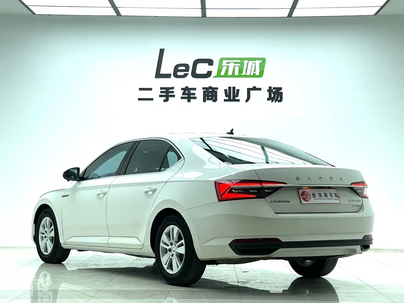 Škoda Superb 2019 TSI280 DSG Standard Edition фото 21