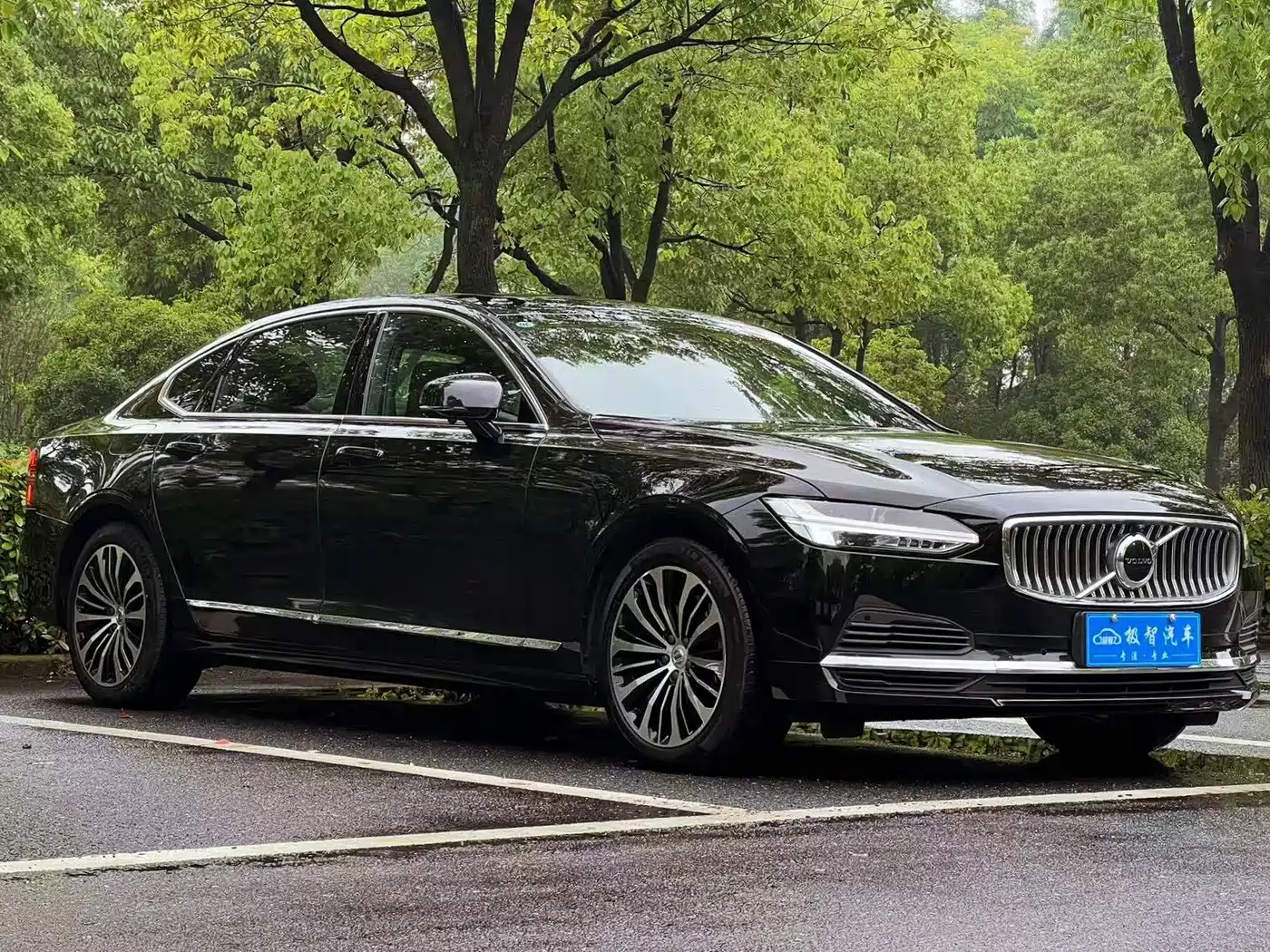 Volvo S90 Plug-in Hybrid 2023 2024 PHEV AWD Long Range Momentum Luxury Edition