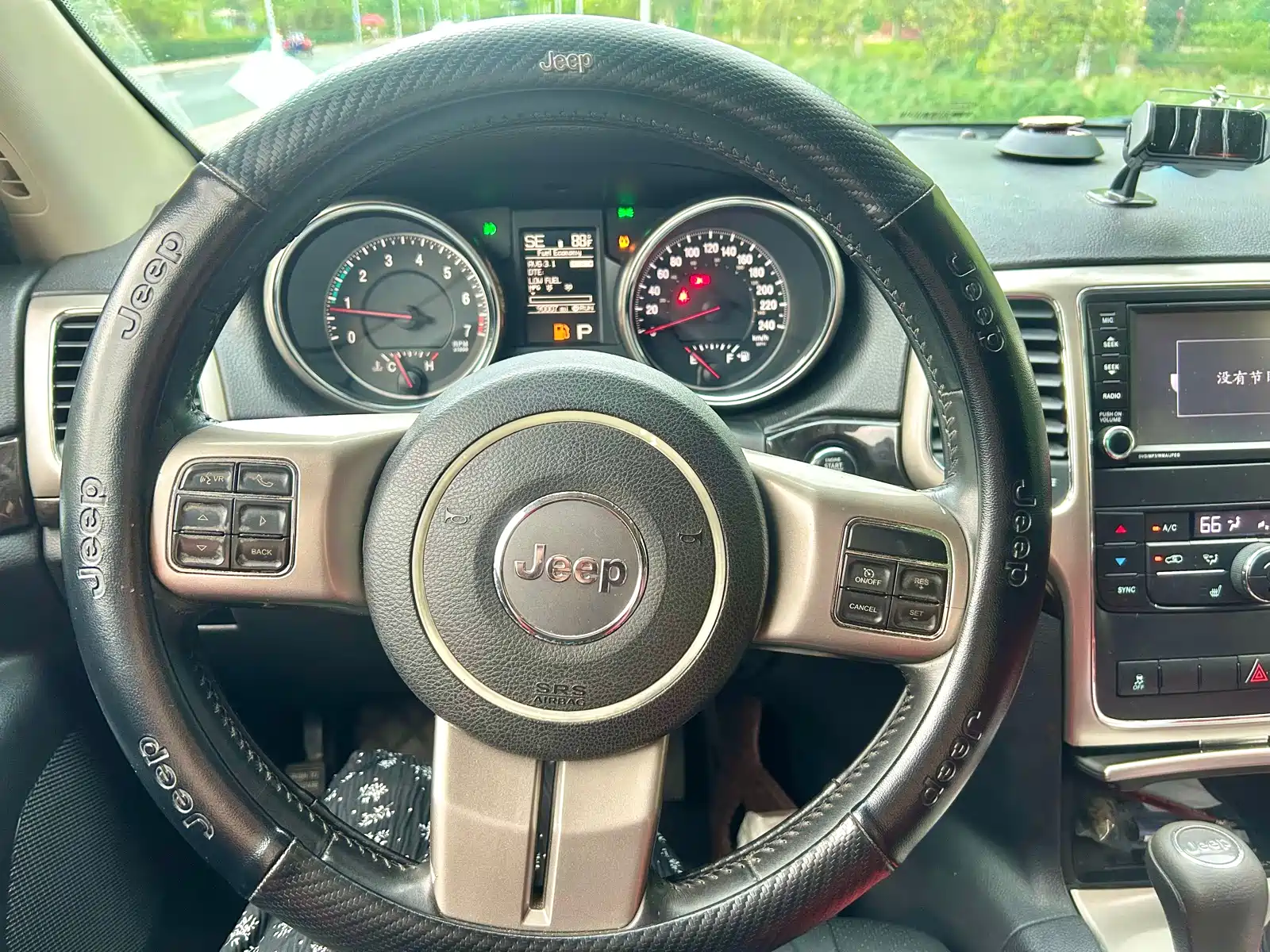 صورة 8 - Jeep Grand Cherokee (Import)