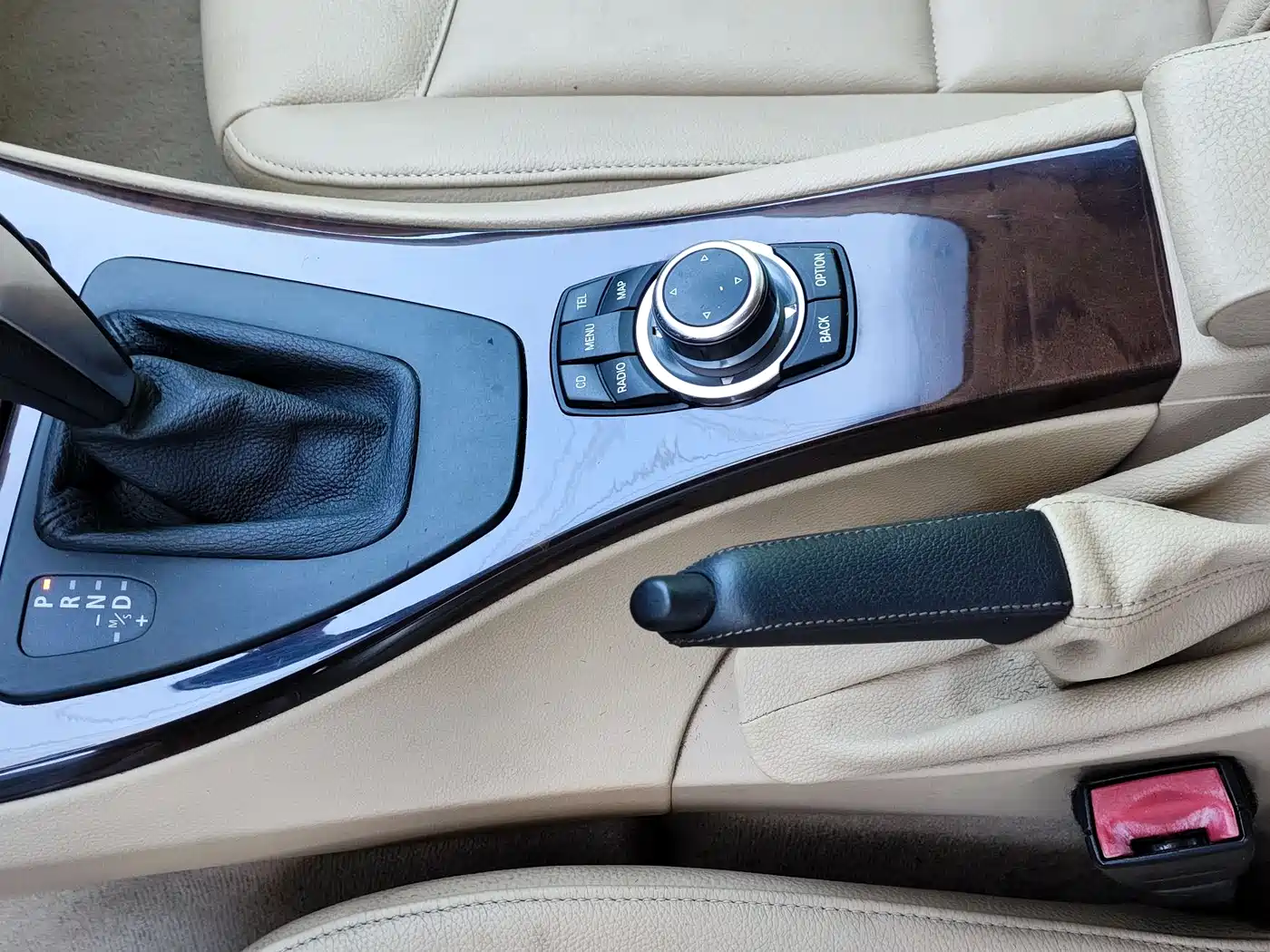 BMW 3 Series (Import) 2010 320i Luxury фото 14