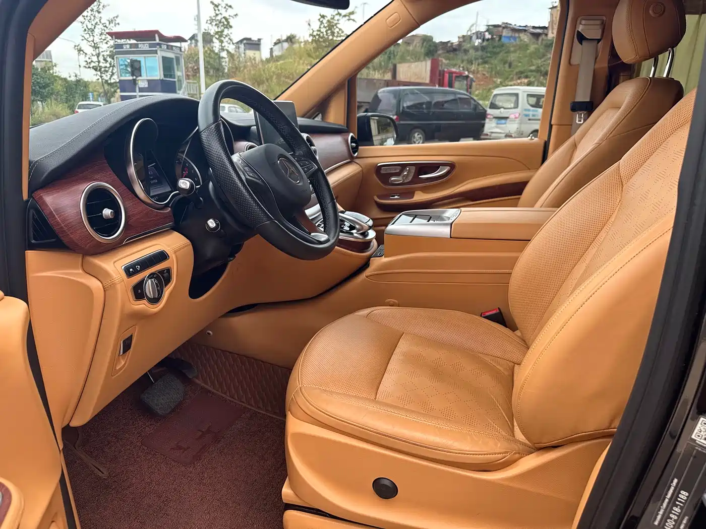 Mercedes-Benz V-Class 2018 V 260 L Premium Long Wheelbase Edition China VI фото 14
