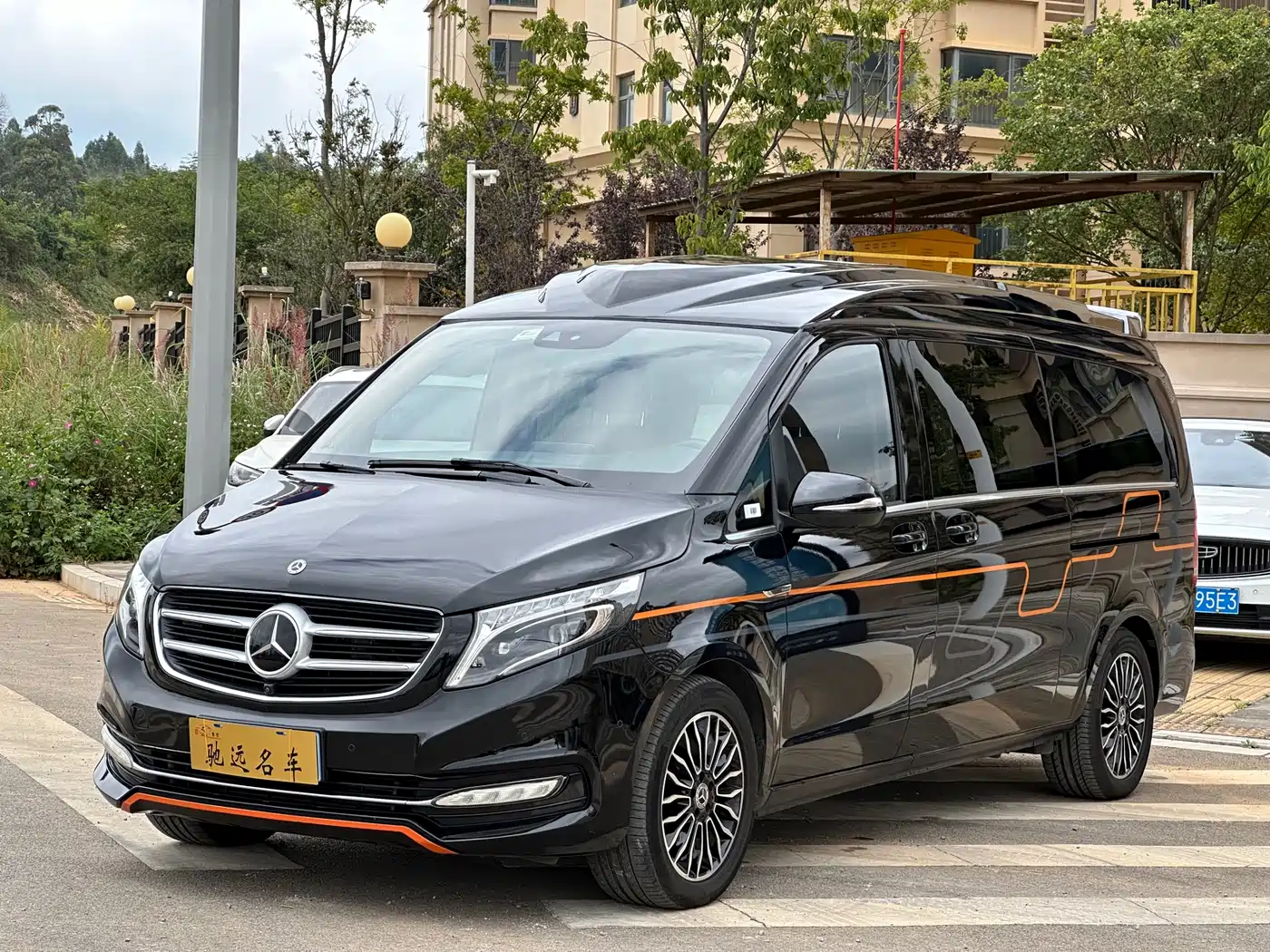 Mercedes-Benz V-Class 2018 V 260 L Premium Long Wheelbase Edition China VI