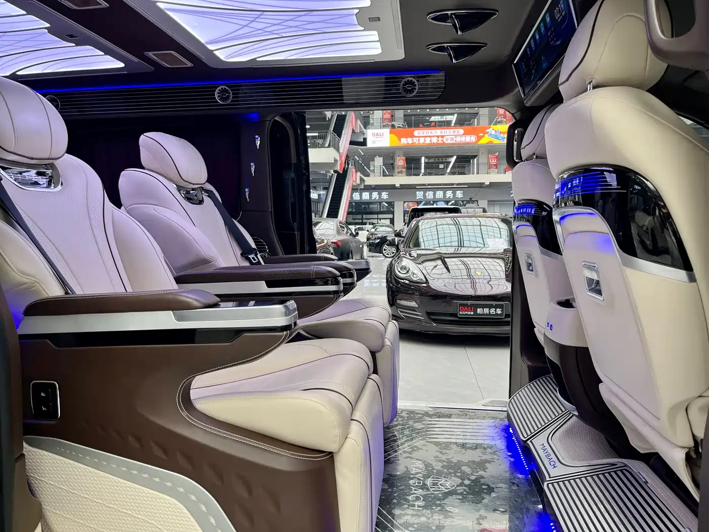 Mercedes-Benz Vito 2023 2.0T Business 7-Seater фото 10