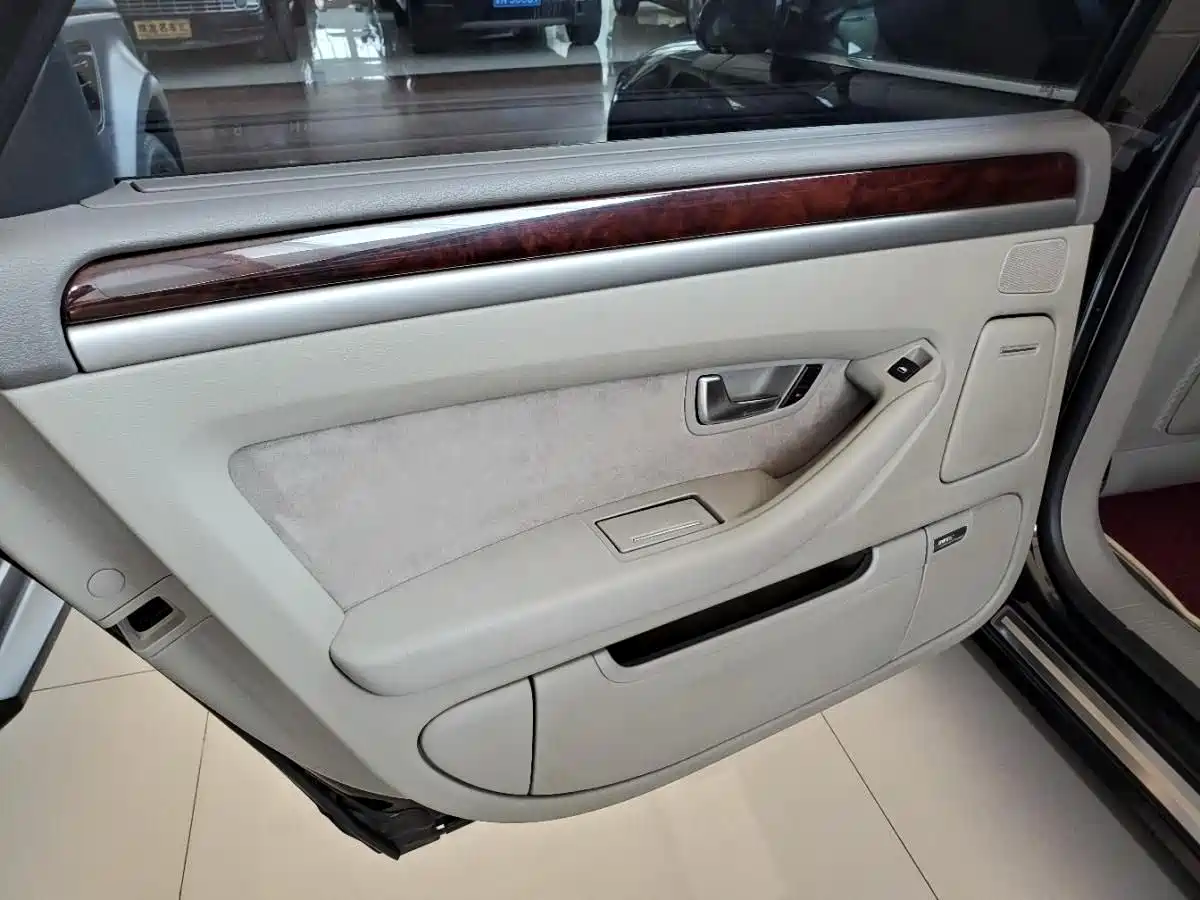 Audi A8 2005 A8L 4.2L фото 5