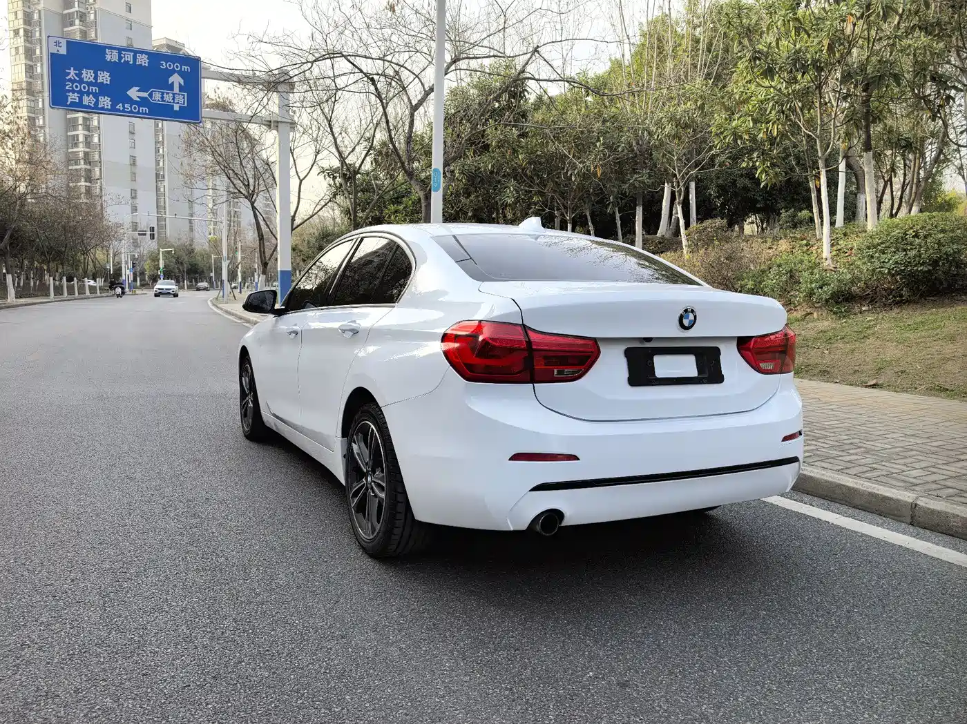 BMW 1 Series 2017 118i Sport фото 7