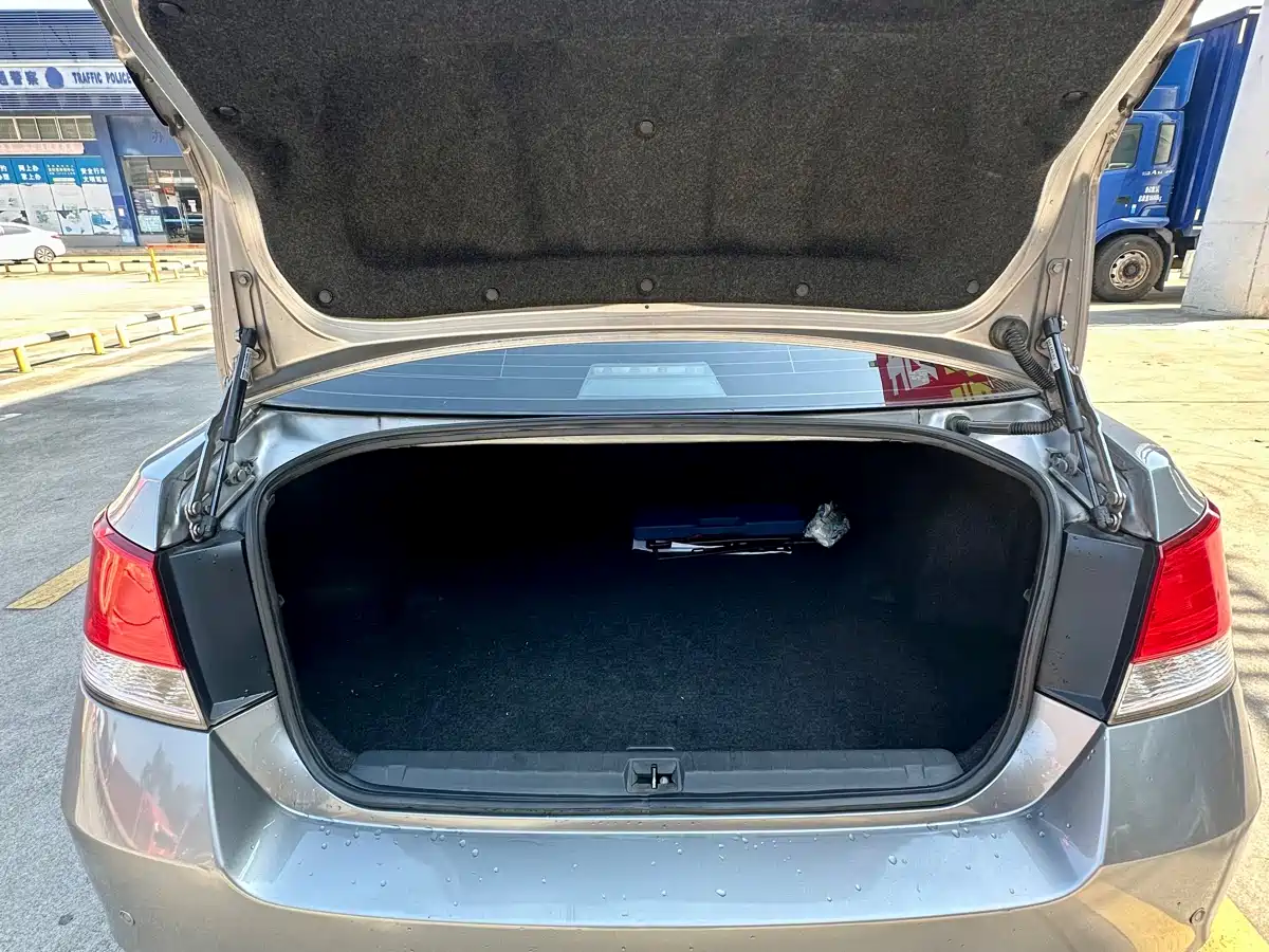 Subaru Legacy 2010 2.5GT Luxury Navigation Edition фото 10