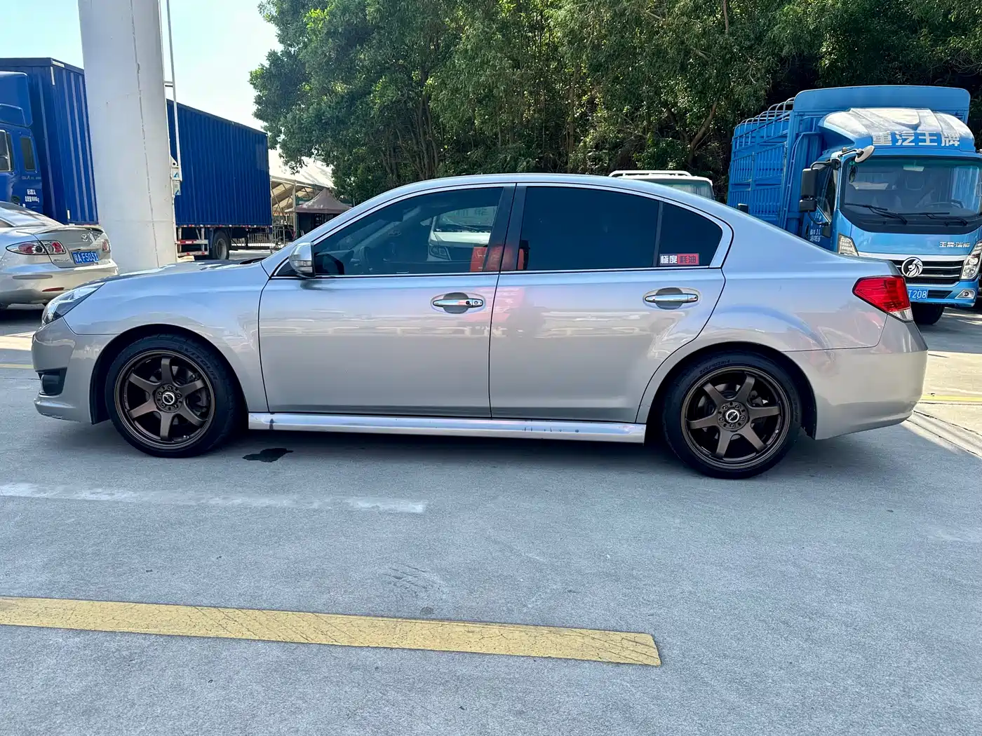 Subaru Legacy 2010 2.5GT Luxury Navigation Edition фото 11