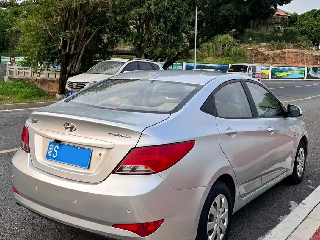 Hyundai Verna 2014 1.4L Manual Fashion GS фото 5