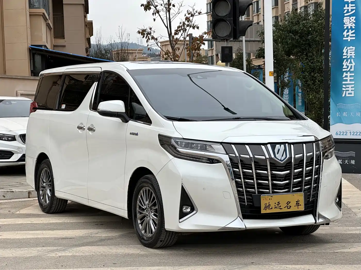Toyota Alphard 2021 Hybrid 2.5L Premium фото 2