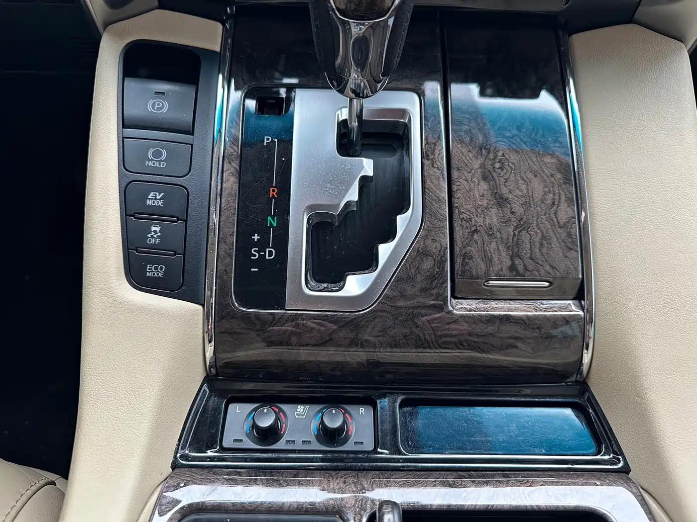 Toyota Alphard 2021 Hybrid 2.5L Premium фото 14