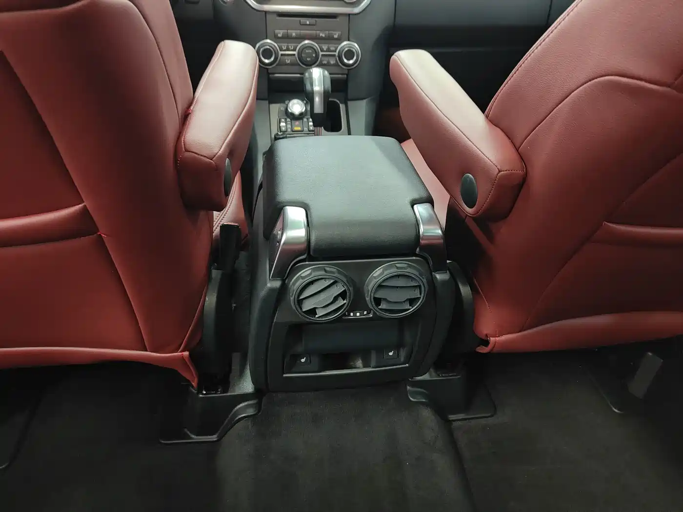 Land Rover Discovery 2009 Model 2.7 TDV6-S фото 10