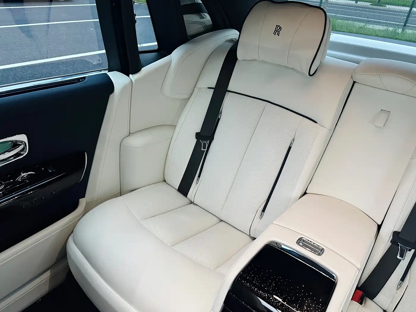 Rolls-Royce Phantom 2018 6.7T Standard Wheelbase Version фото 10