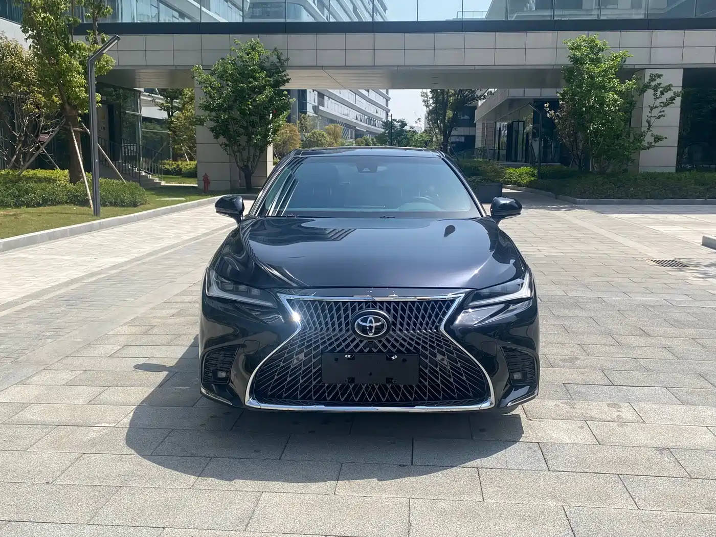 Toyota Avalon 2022 2.0L Luxury Edition фото 3