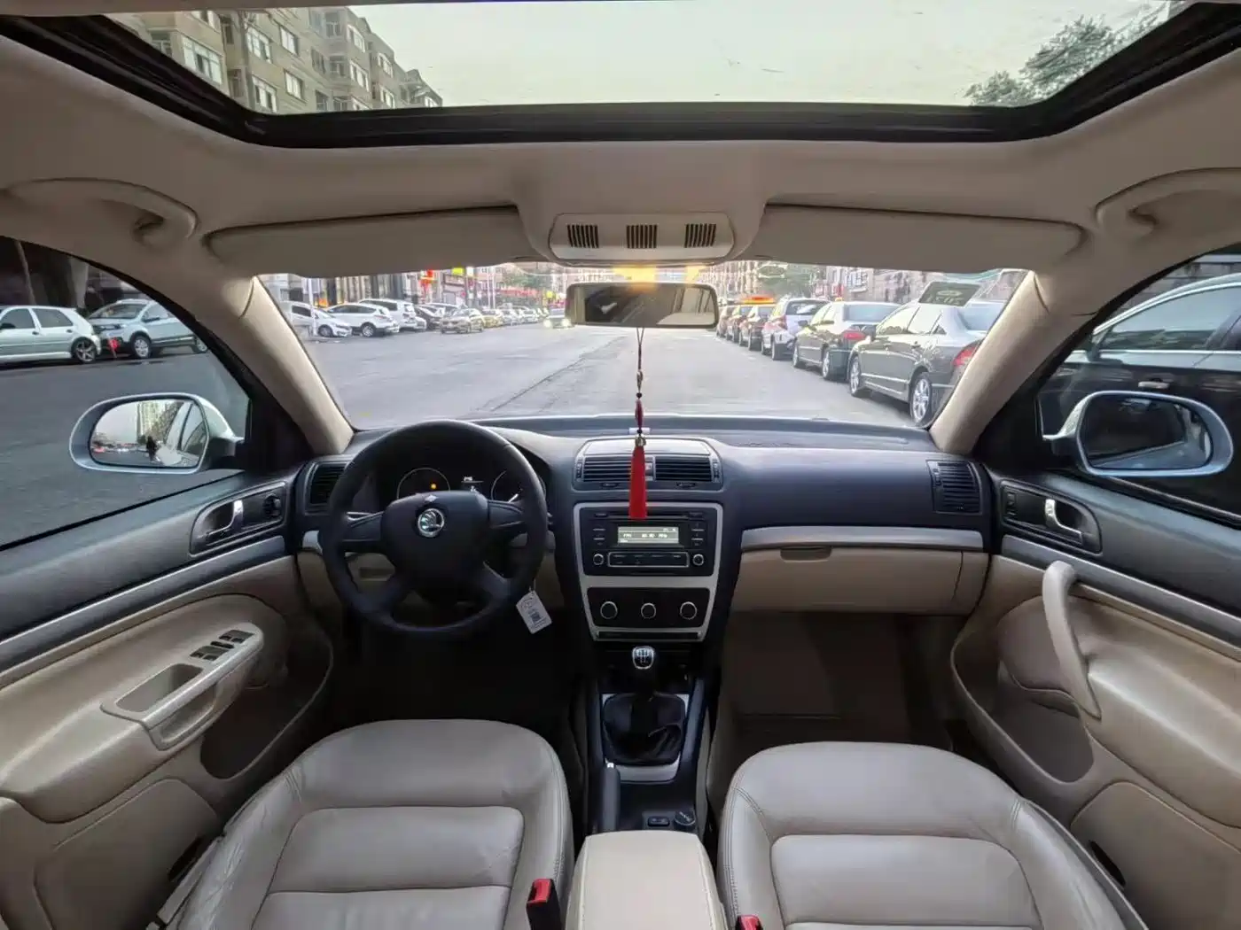 Škoda Octavia 2015 Classic 1.6L Manual Elite Edition фото 7