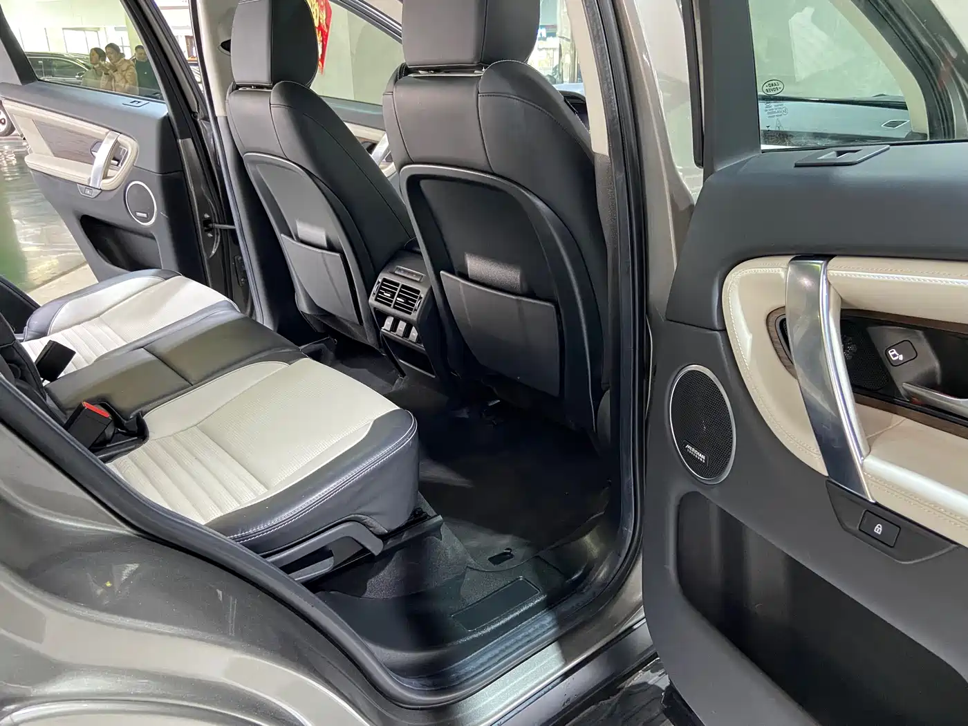 Photo 10 - Land Rover Discovery Sport