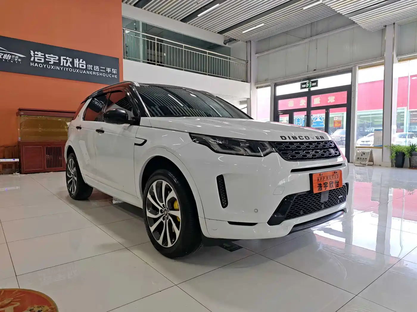 Land Rover Discovery Sport 2022 Model Year Facelift 249PS Metropolitan Edition фото 3