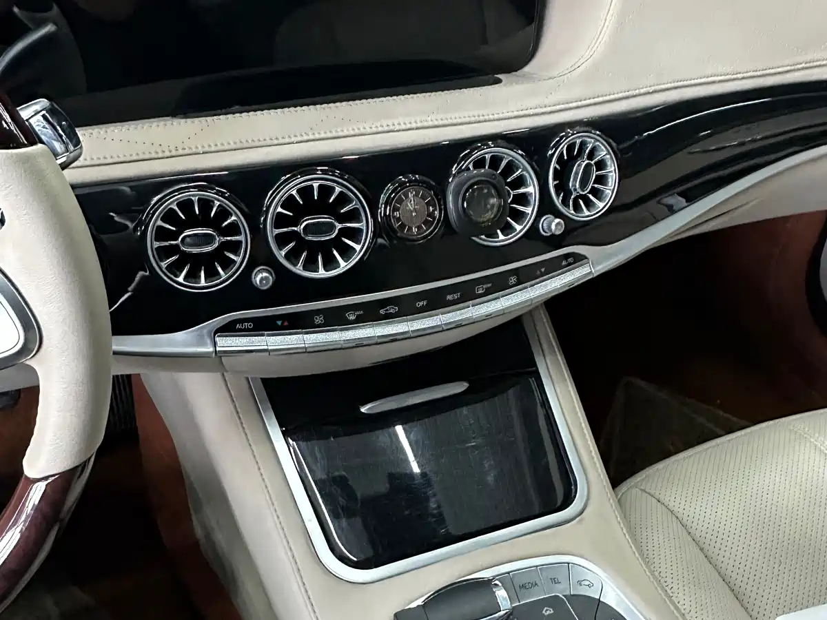 Photo 9 - Mercedes-Benz S-Class