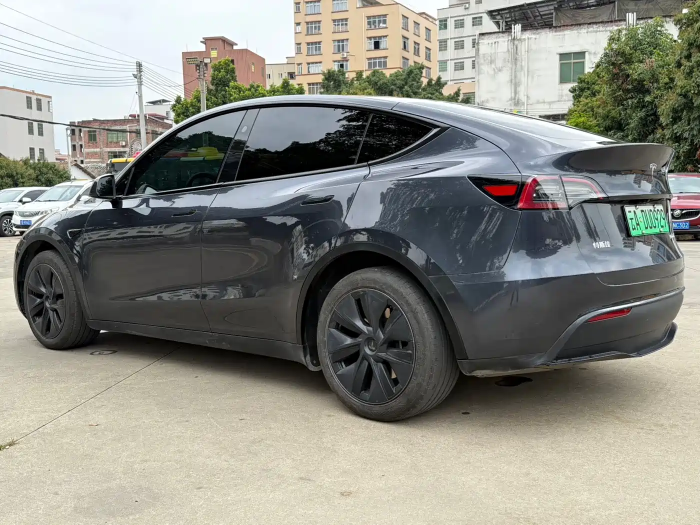 TESLA MODEL Y