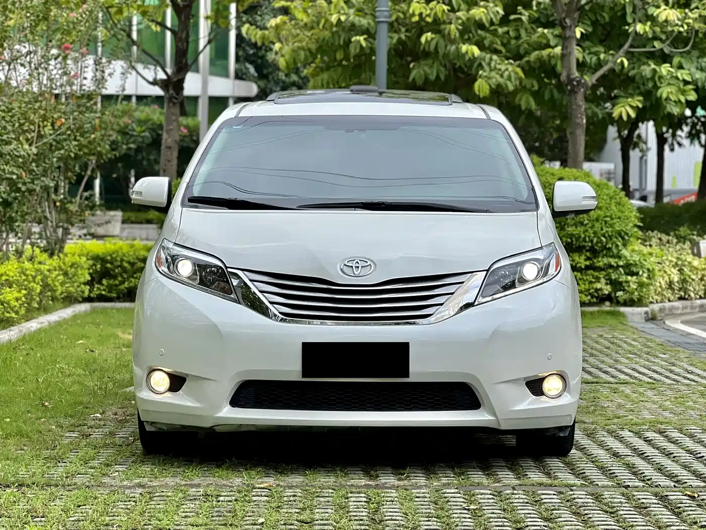Toyota Sienna 2015 3.5L 2WD LE фото 2