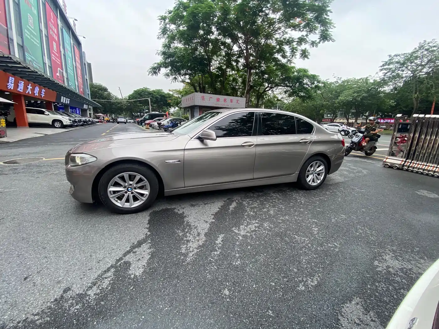 BMW 5 Series 2013 525Li Excellence Edition фото 22
