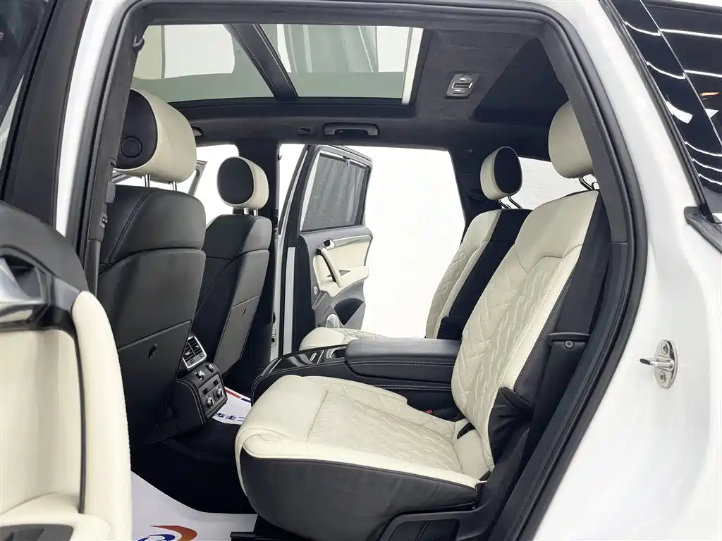 Audi Q7 2010 Model 6.0 V12 TDI Flagship фото 6
