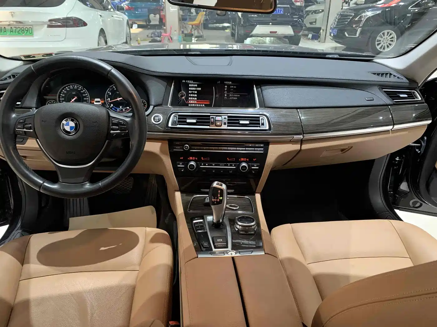 BMW 7 Series 2014 730Li Premium фото 9