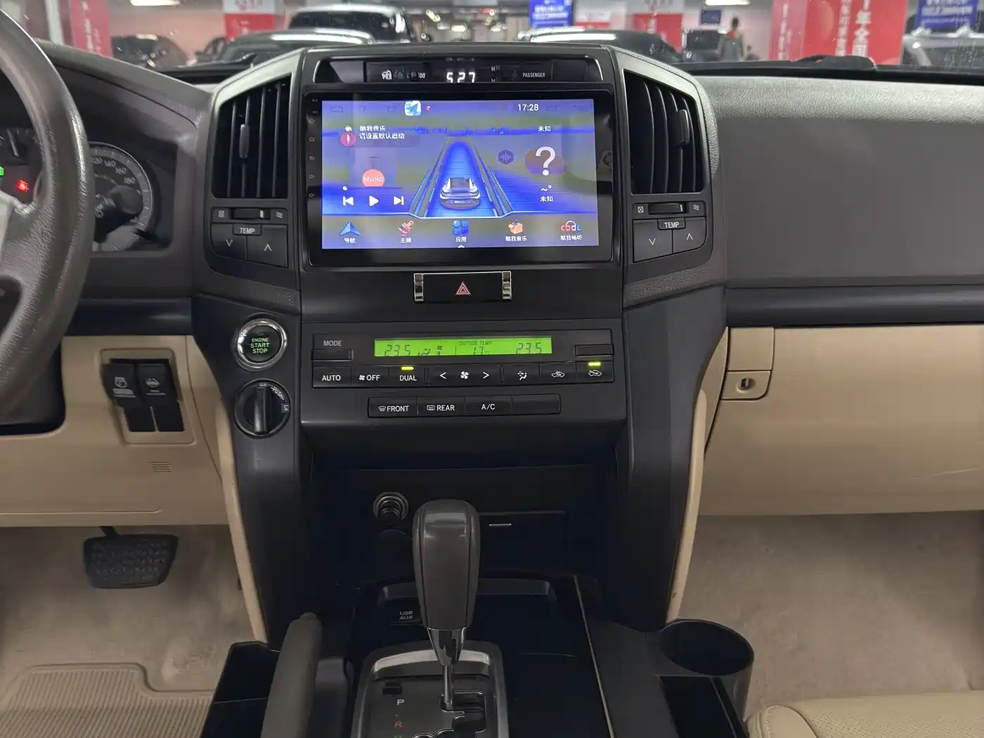 Toyota Land Cruiser (Import) 2015 4.0L V6 Middle East Limited Edition фото 9
