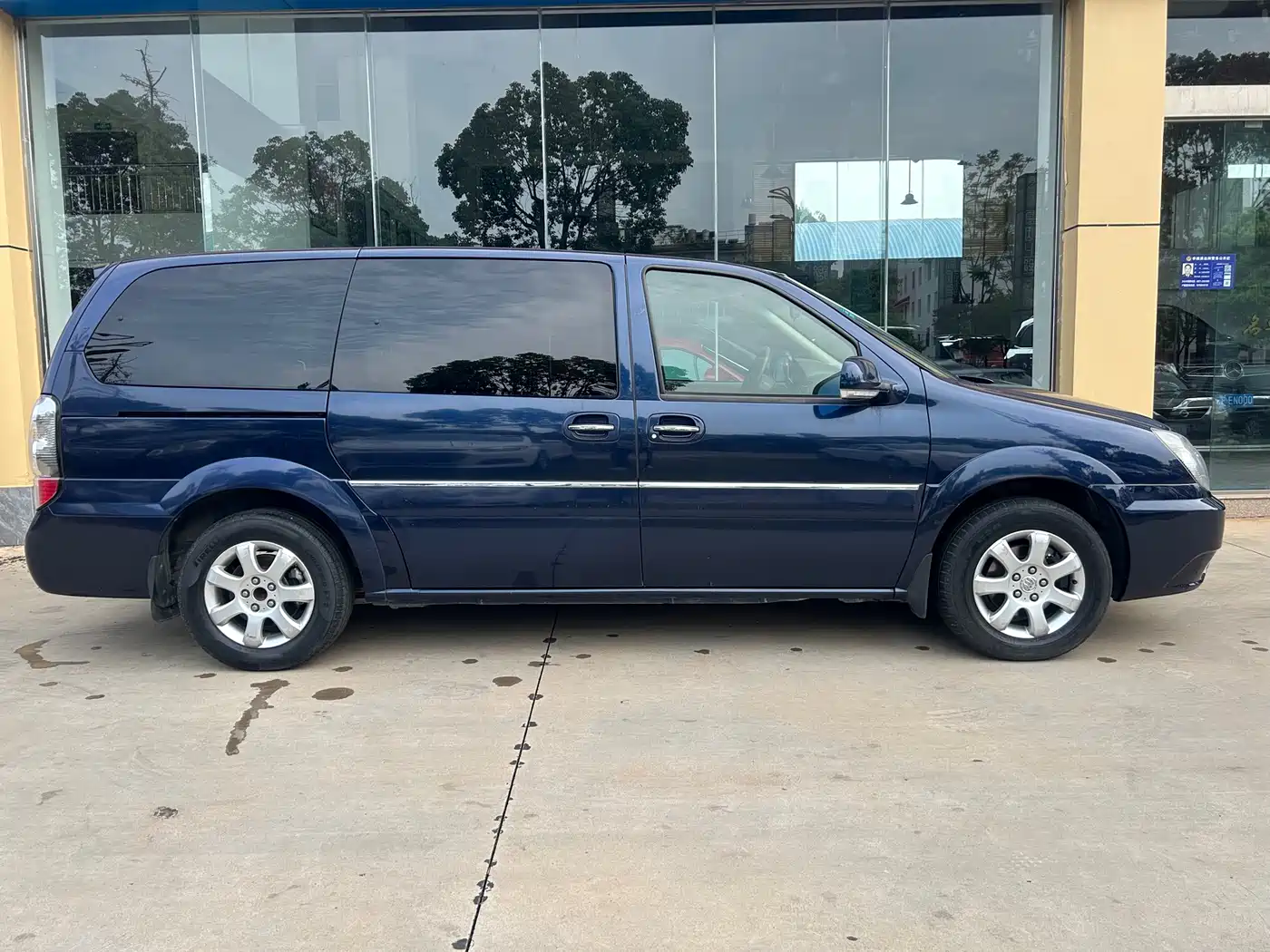 Buick GL8 2006 Model GL8 3.0L LT Luxury Edition фото 4