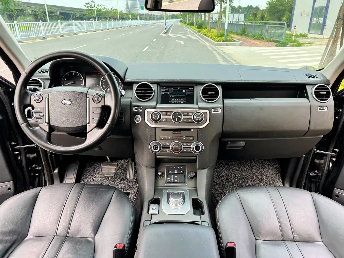 Land Rover Discovery 2015 3.0 SC V6 HSE фото 8