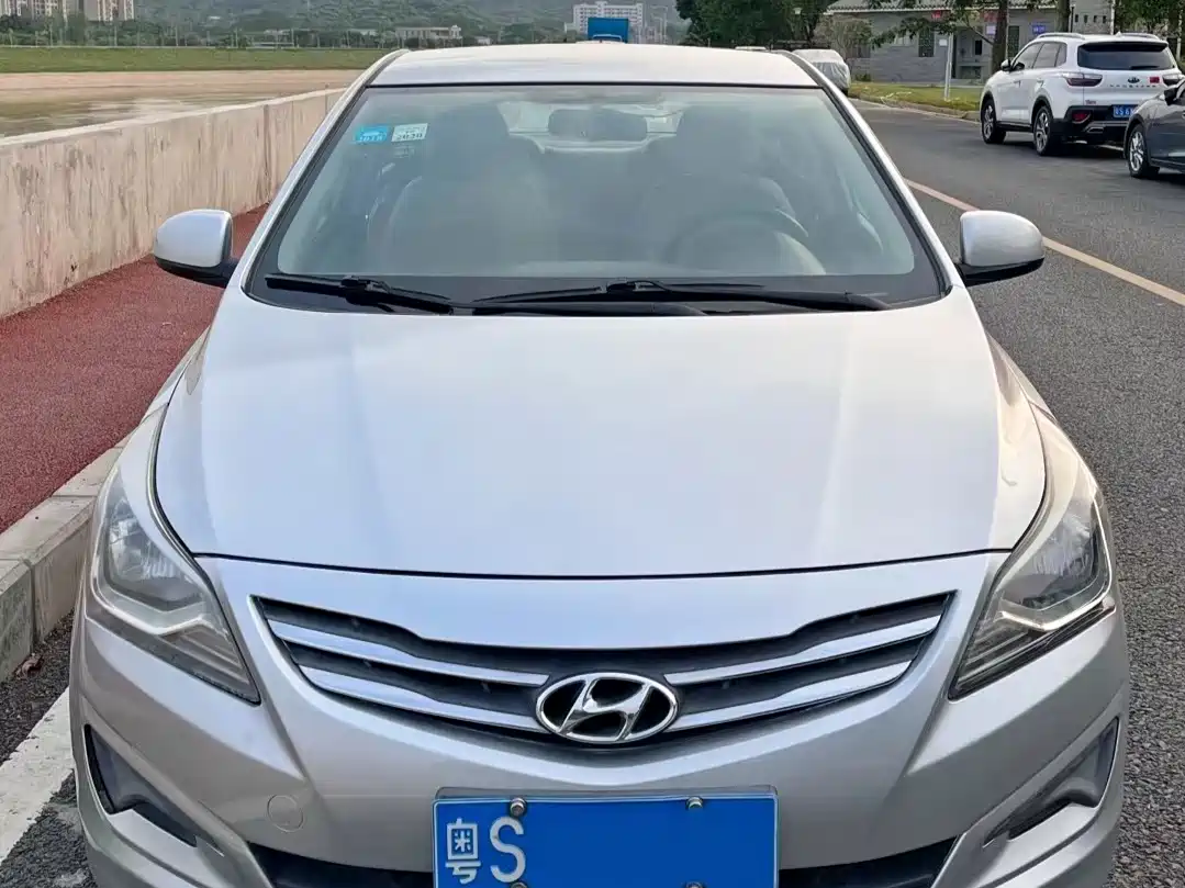 Hyundai Verna 2014 1.4L Manual Fashion GS фото 6