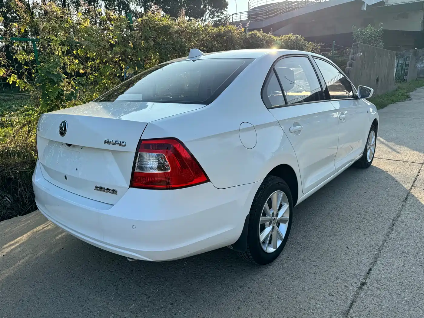 Škoda Rapid 2016 1.6L Automatic Pioneer Edition фото 15